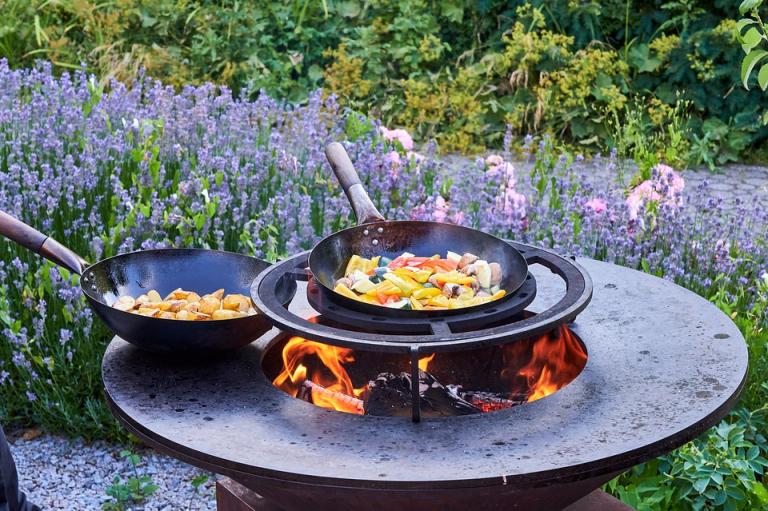 Cooking with a wok on the ring on fire